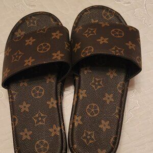 Brown with gold flowers fashion sandals  new!